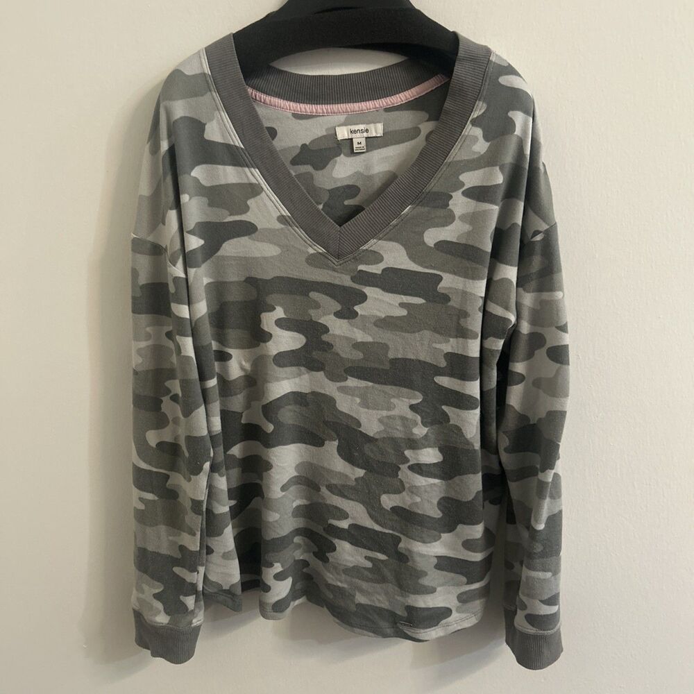 Kensie Women’s Gray Camo V-Neck Sweatshirt Pullover Size Medium